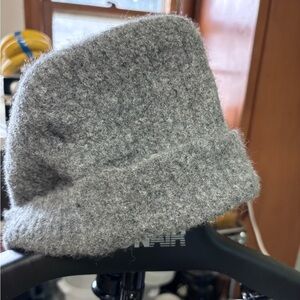Llama wool hat from Peru, light gray, very soft and warm, good condition
